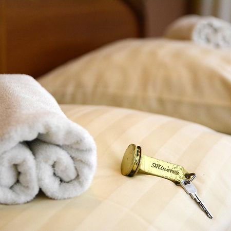 Hotel Minerva โมชนมายารูวาร์ ภายนอก รูปภาพ