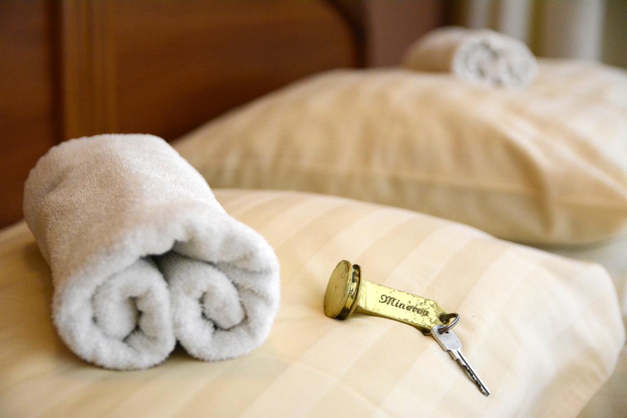 Hotel Minerva โมชนมายารูวาร์ ภายนอก รูปภาพ