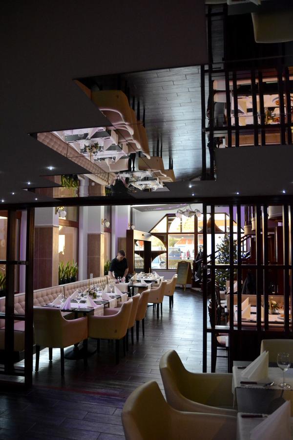 Hotel Minerva โมชนมายารูวาร์ ภายนอก รูปภาพ