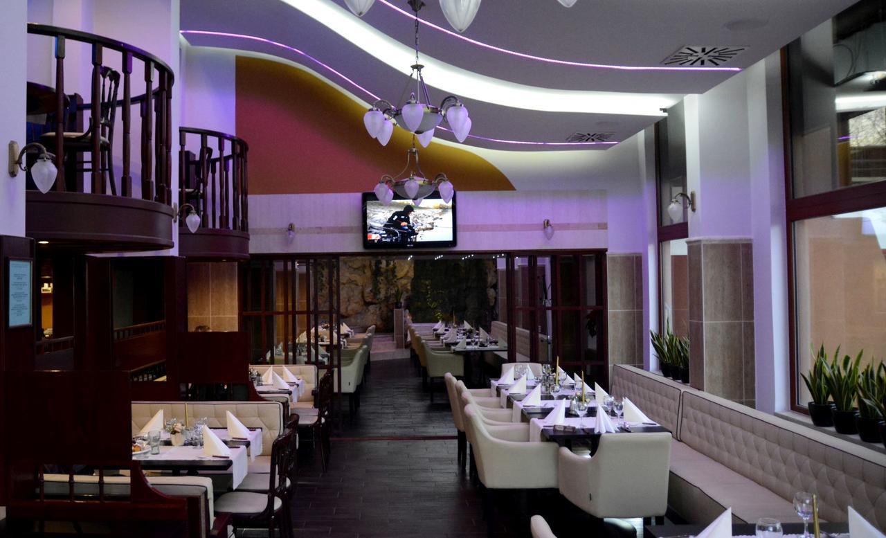 Hotel Minerva โมชนมายารูวาร์ ภายนอก รูปภาพ