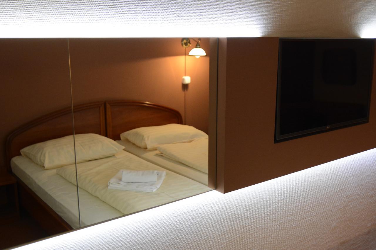 Hotel Minerva โมชนมายารูวาร์ ภายนอก รูปภาพ