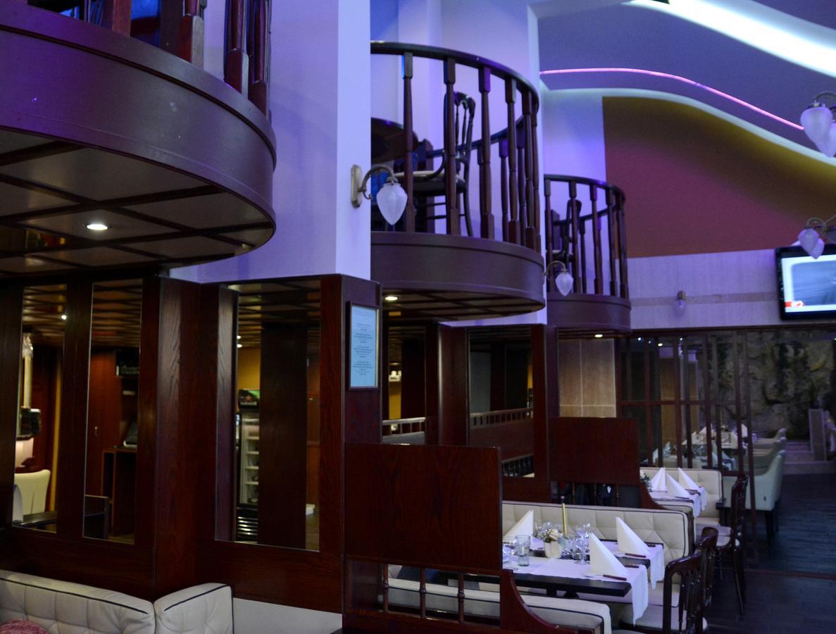 Hotel Minerva โมชนมายารูวาร์ ภายนอก รูปภาพ