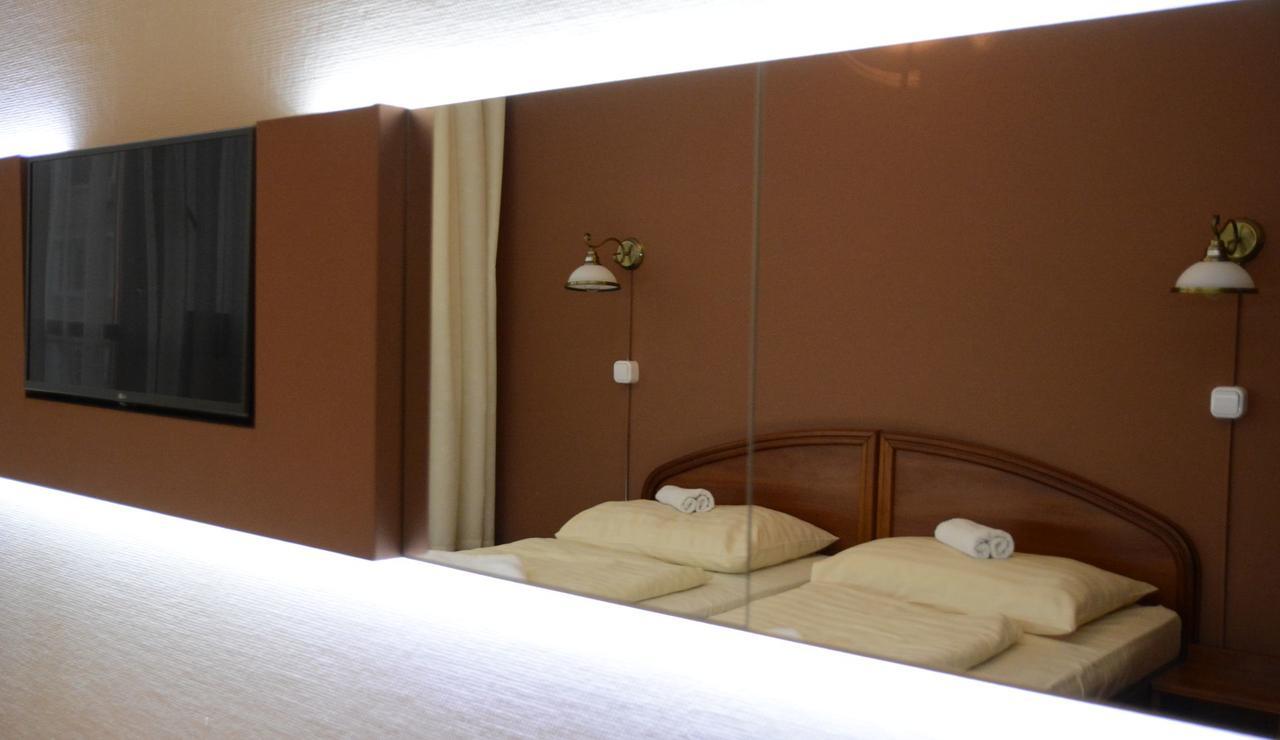 Hotel Minerva โมชนมายารูวาร์ ภายนอก รูปภาพ